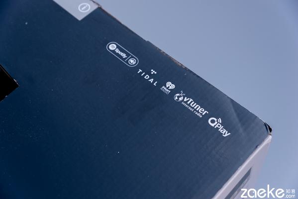 趁着介绍包装盒上的内容顺便也简单讲解了些产品信息,封条已经在测试